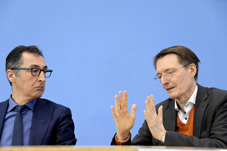 Bundespressekonferenz Cannabis-Gesetzespläne in Berlin
