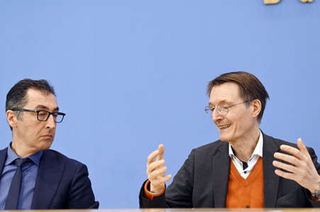 Bundespressekonferenz Cannabis-Gesetzespläne in Berlin
