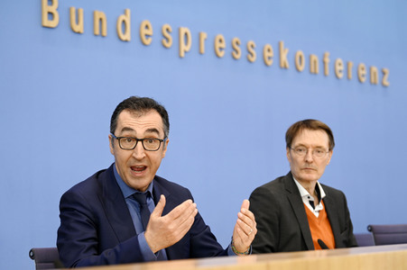 Bundespressekonferenz Cannabis-Gesetzespläne in Berlin