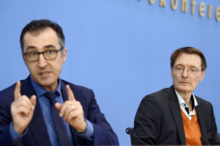 Bundespressekonferenz Cannabis-Gesetzespläne in Berlin