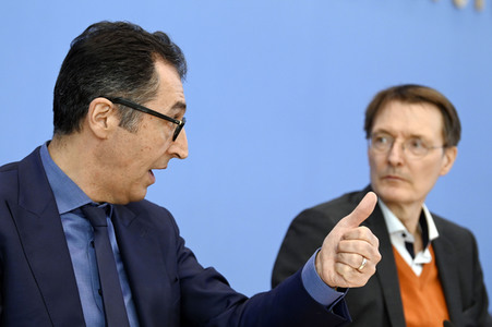 Bundespressekonferenz Cannabis-Gesetzespläne in Berlin