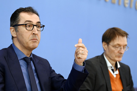 Bundespressekonferenz Cannabis-Gesetzespläne in Berlin