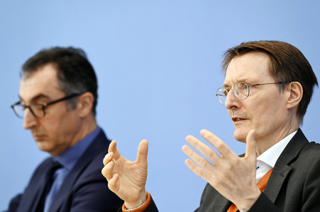 Bundespressekonferenz Cannabis-Gesetzespläne in Berlin