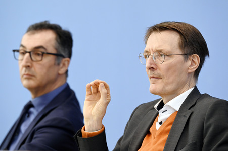 Bundespressekonferenz Cannabis-Gesetzespläne in Berlin