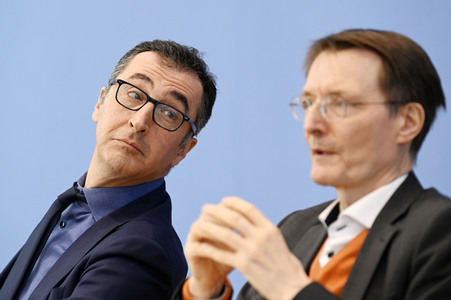 Bundespressekonferenz Cannabis-Gesetzespläne in Berlin