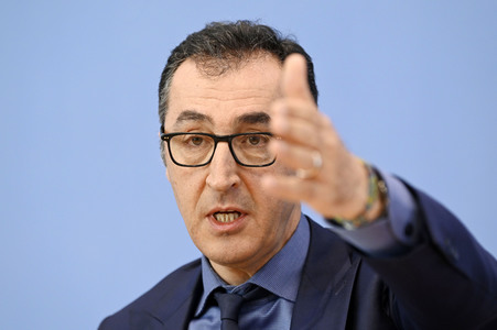 Bundespressekonferenz Cannabis-Gesetzespläne in Berlin
