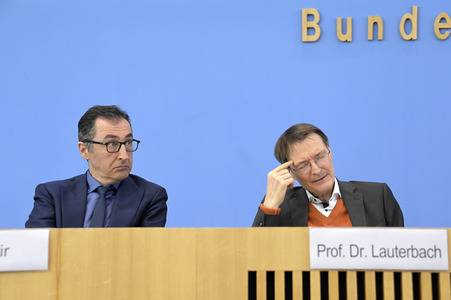 Bundespressekonferenz Cannabis-Gesetzespläne in Berlin