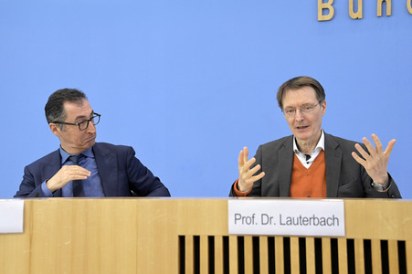 Bundespressekonferenz Cannabis-Gesetzespläne in Berlin