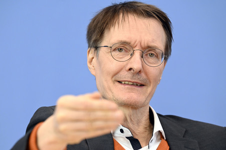 Bundespressekonferenz Cannabis-Gesetzespläne in Berlin