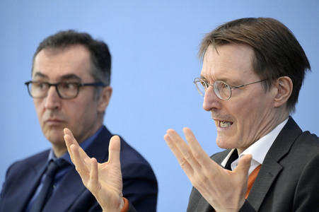Bundespressekonferenz Cannabis-Gesetzespläne in Berlin