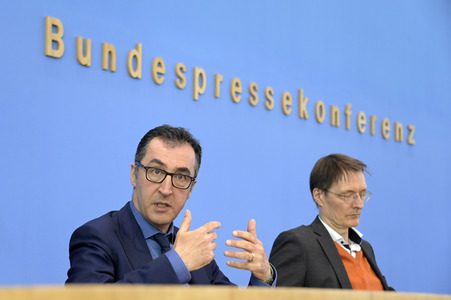Bundespressekonferenz Cannabis-Gesetzespläne in Berlin