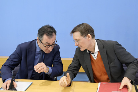 Bundespressekonferenz Cannabis-Gesetzespläne in Berlin