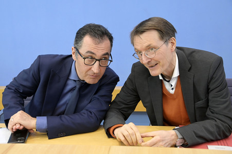 Bundespressekonferenz Cannabis-Gesetzespläne in Berlin