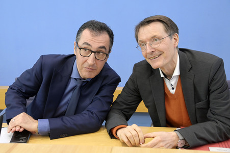 Bundespressekonferenz Cannabis-Gesetzespläne in Berlin