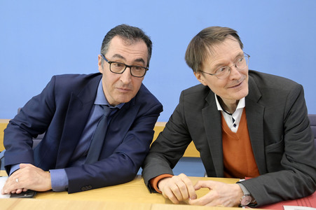Bundespressekonferenz Cannabis-Gesetzespläne in Berlin