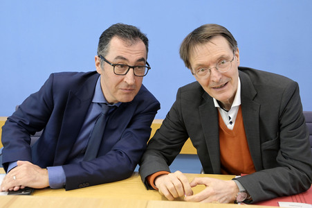 Bundespressekonferenz Cannabis-Gesetzespläne in Berlin
