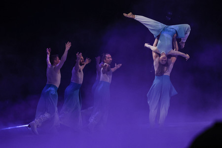 Eisrevue-Premiere 'Holiday on Ice - A New Day' in Erfurt