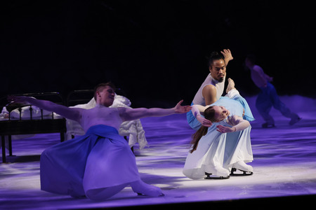 Eisrevue-Premiere 'Holiday on Ice - A New Day' in Erfurt