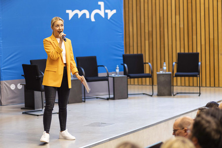 Premiere 'Irgendwas mit Medien' in Weimar