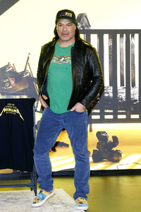 Autogrammstunde von Robert Trujillo in Berlin