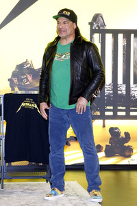 Autogrammstunde von Robert Trujillo in Berlin