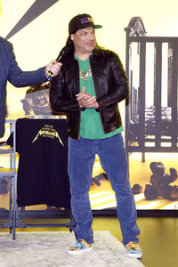Autogrammstunde von Robert Trujillo in Berlin