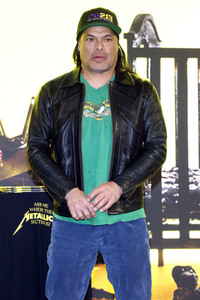 Autogrammstunde von Robert Trujillo in Berlin