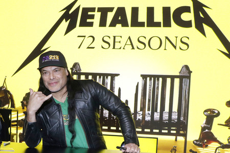 Autogrammstunde von Robert Trujillo in Berlin