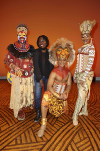 Besuch von Auma Obama beim Musical 'Der König der Löwen' in Hamburg