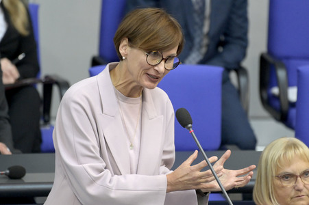 96. Sitzung des Deutschen Bundestages in Berlin