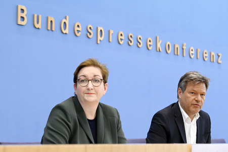 Bundespressekonferenz Novelle des Gebäudeenergiegesetzes und das neue Förderkonzept erneuerbares Heizen in Berlin