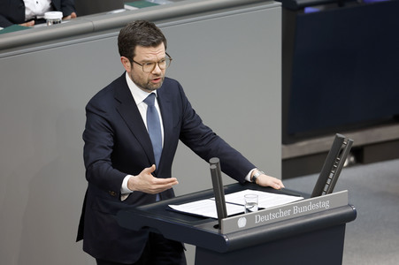 100. Sitzung des Deutschen Bundestages in Berlin