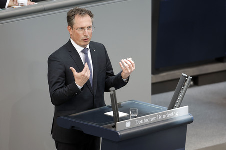 100. Sitzung des Deutschen Bundestages in Berlin
