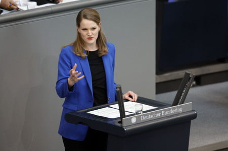 100. Sitzung des Deutschen Bundestages in Berlin