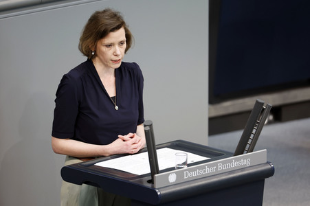 100. Sitzung des Deutschen Bundestages in Berlin