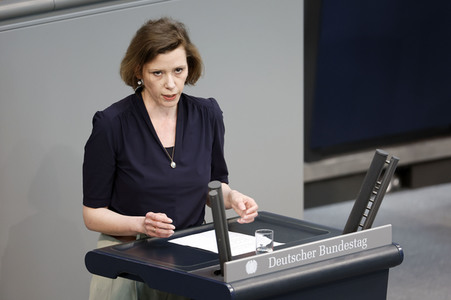 100. Sitzung des Deutschen Bundestages in Berlin