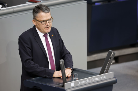 100. Sitzung des Deutschen Bundestages in Berlin