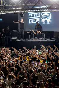 Party mit Gestört aber Geil