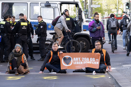 Protest der Klimaaktivisten vom Aufstand der Letzten Generation in Berlin
