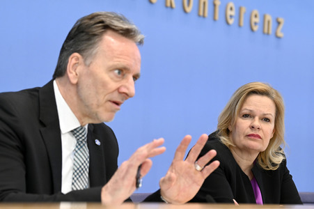 Bundespressekonferenz Fallzahlen für die Politisch Motivierte Kriminalität 2022 in Berlin