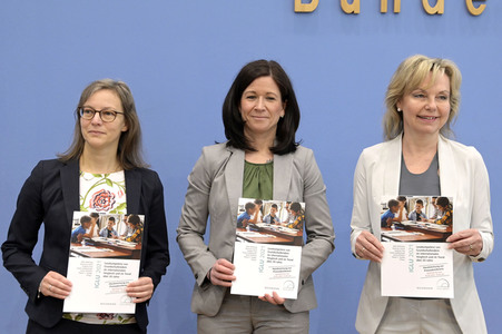 Bundespressekonferenz Veröffentlichung IGLU/PIRLS 2021 in Berlin