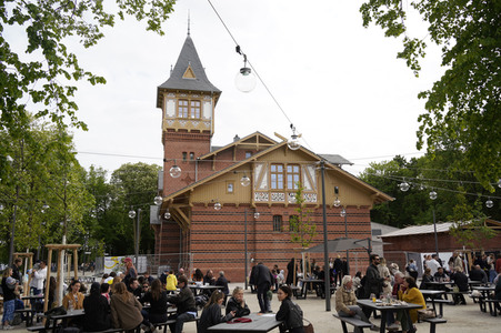 Eröffnung von Biergarten und neu gestalteter Außenanlagen des Eierhäuschens in Berlin