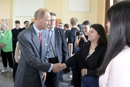 Schulbesuch von Prinz Edward und Bettina Stark-Watzinger in Berlin