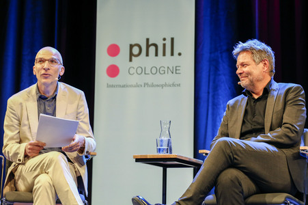 Robert Habeck und Peter Sloterdijk auf der phil.Cologne 2023 in Köln