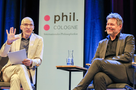 Robert Habeck und Peter Sloterdijk auf der phil.Cologne 2023 in Köln