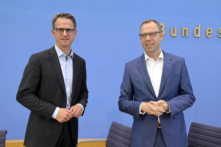 Bundespressekonferenz CDU-Programmkonvent in Berlin