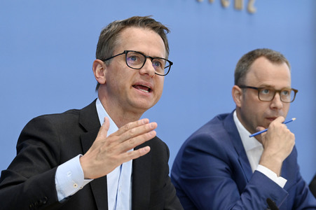Bundespressekonferenz CDU-Programmkonvent in Berlin