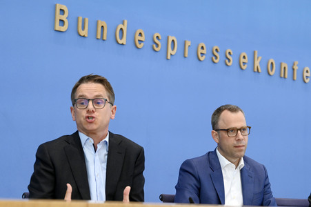 Bundespressekonferenz CDU-Programmkonvent in Berlin