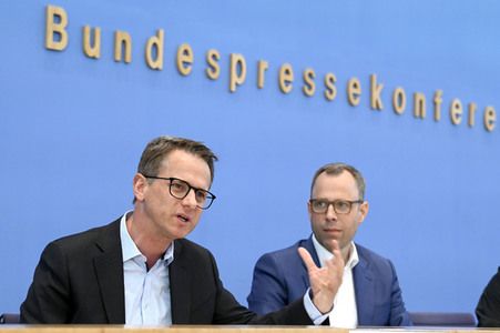 Bundespressekonferenz CDU-Programmkonvent in Berlin