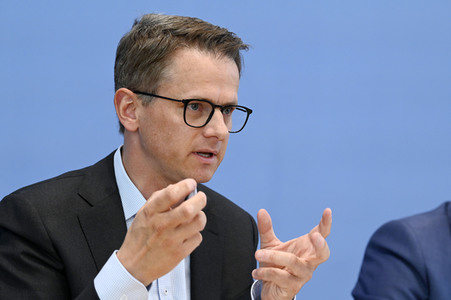 Bundespressekonferenz CDU-Programmkonvent in Berlin